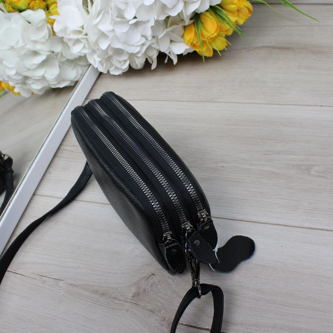 Жіноча сумка крос-боді чорна компактна для міських прогулянок